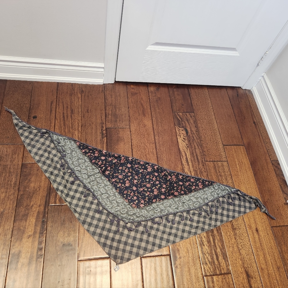 Layered neck scarf - Picture 3 of 3
